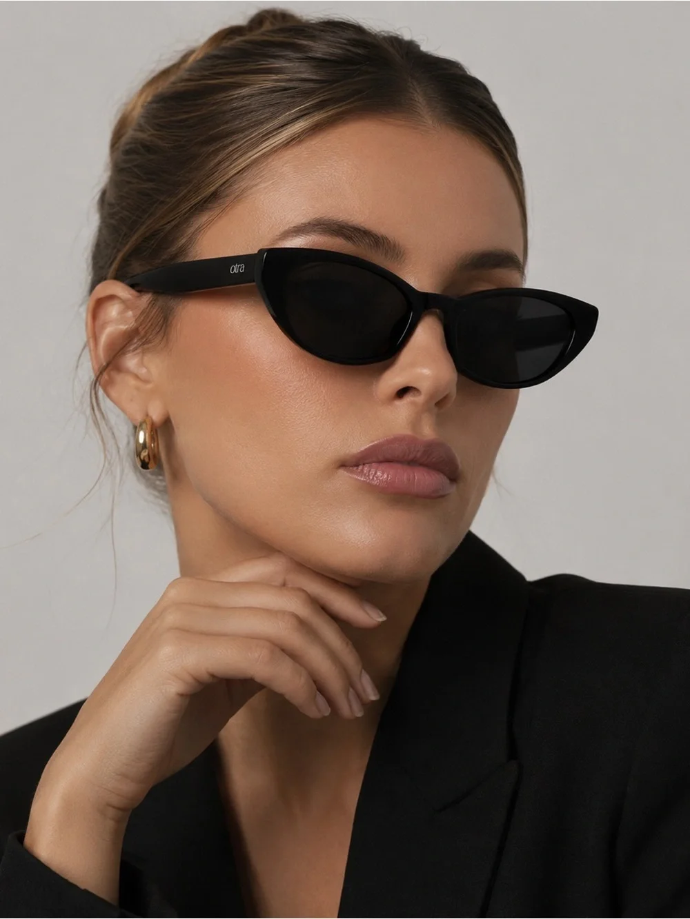 OTRA Shona Cat Eye Sunglasses – Black | NWT | Case & Tags Included 🖤👓
